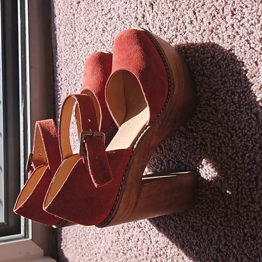 NWOT Freebird Poppy Wedge Heels!